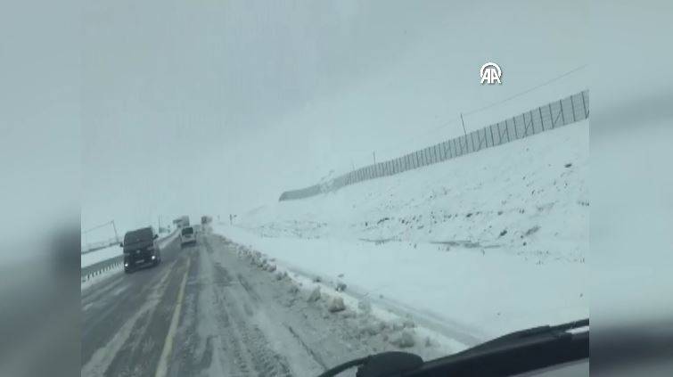 Ardahan-Posof yolunda ulaşıma kar engeli 15